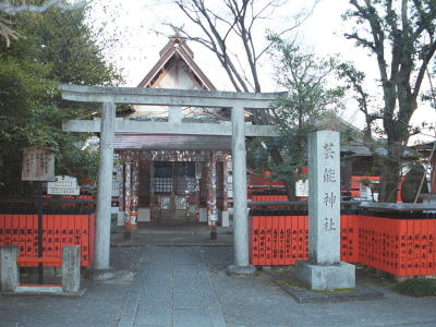 Geinou-shrine that is deified accomplishment in Kurumazaki shrine. 