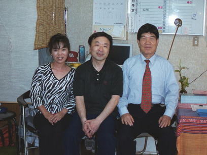 Link friend, Mr. Hisao Umemoto & Ms. Mieko Hattori came from Nagoya to join school party 4th May in 2001.